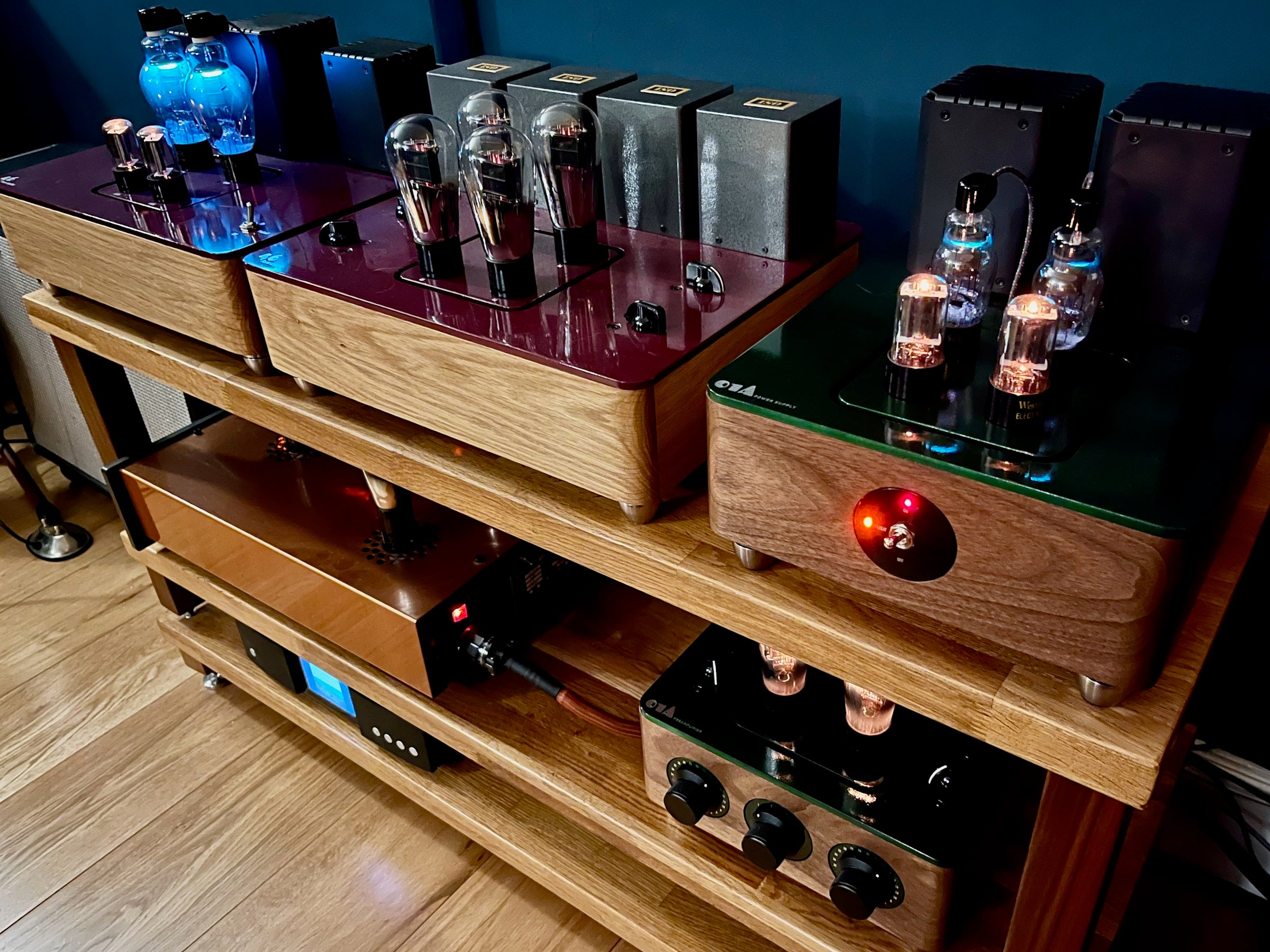 01A 46 valve tube amplifier demo listening room